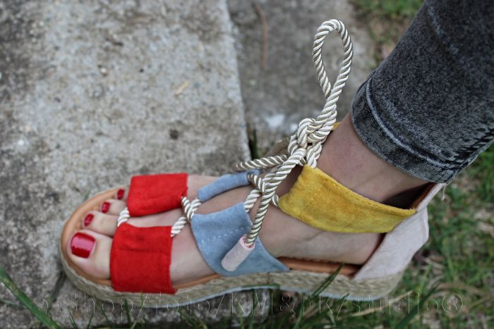 Štýlové sandále na platforme farebné
