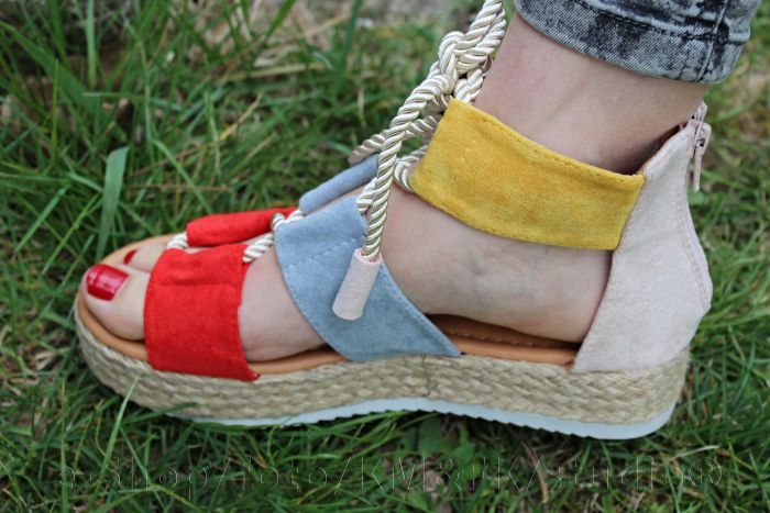 Štýlové sandále na platforme farebné