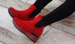 Dámske prechodné červené topánky s povoľujúcou gumičkou okolo členku