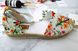 Sandále s plnou špicou kvetinkové